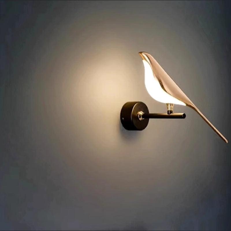 Moderne LED Wandleuchte mit Vogelmotiv