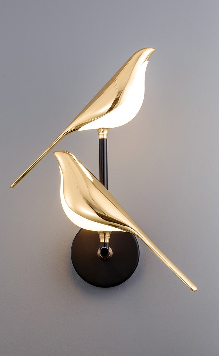 Moderne LED Wandleuchte mit Vogelmotiv