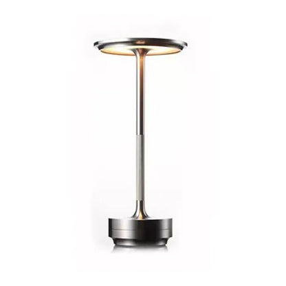 Minimalistische LED Tischlampe aus Aluminium