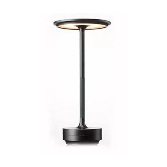 Minimalistische LED Tischlampe aus Aluminium