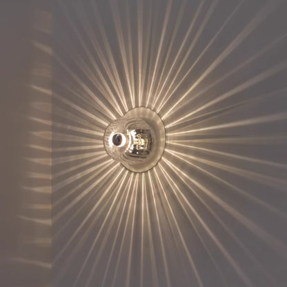 LED Wandleuchte mit Glasprisma Effekt