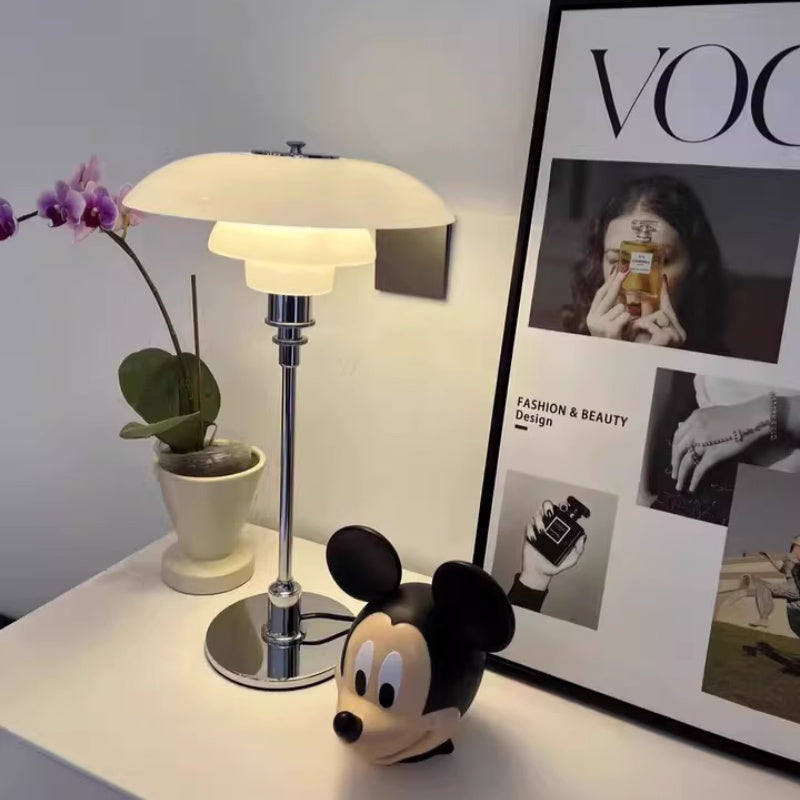 Moderne Tischlampe aus Glas