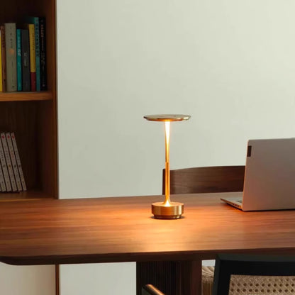 Minimalistische LED Tischlampe aus Aluminium