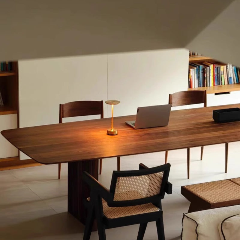 Minimalistische LED Tischlampe aus Aluminium