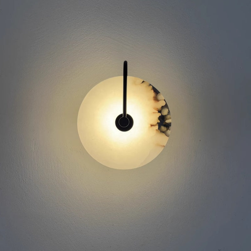 Moderne Wandleuchte aus Marmor und Metal
