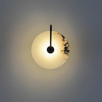 Moderne Wandleuchte aus Marmor und Metal