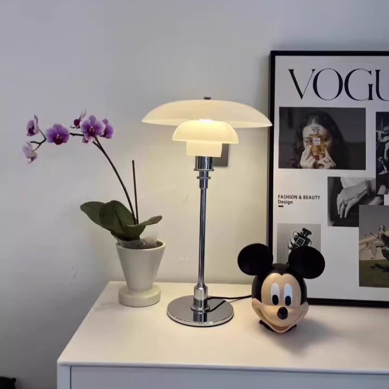 Moderne Tischlampe aus Glas
