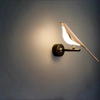 Moderne LED Wandleuchte mit Vogelmotiv