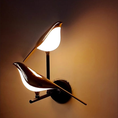 Moderne LED Wandleuchte mit Vogelmotiv