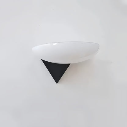 Moderne Wandleuchte aus Harz Kegel Design