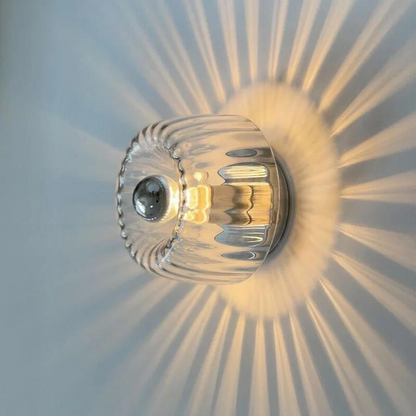 LED Wandleuchte mit Glasprisma Effekt
