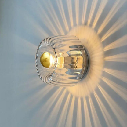 LED Wandleuchte mit Glasprisma Effekt